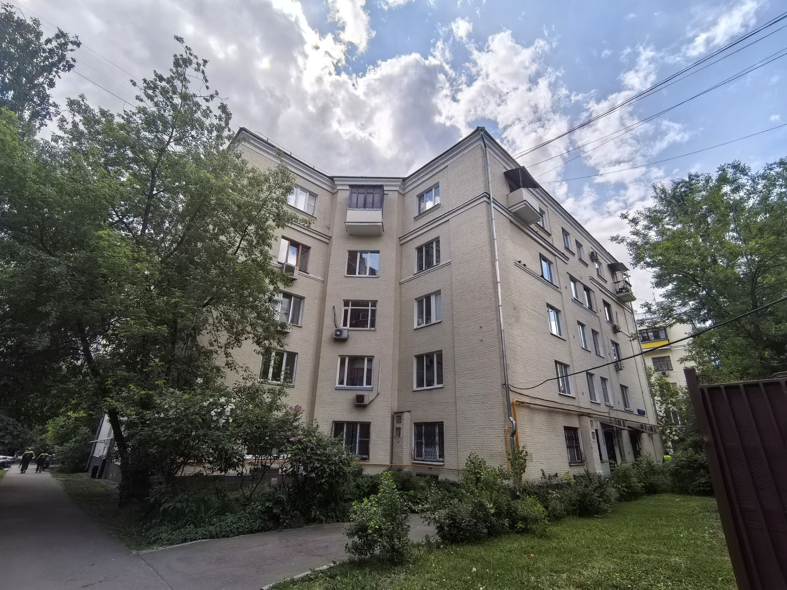 Возможности для бизнеса в Пресненском районе: на торгах реализуют два помещения на Мантулинской улице